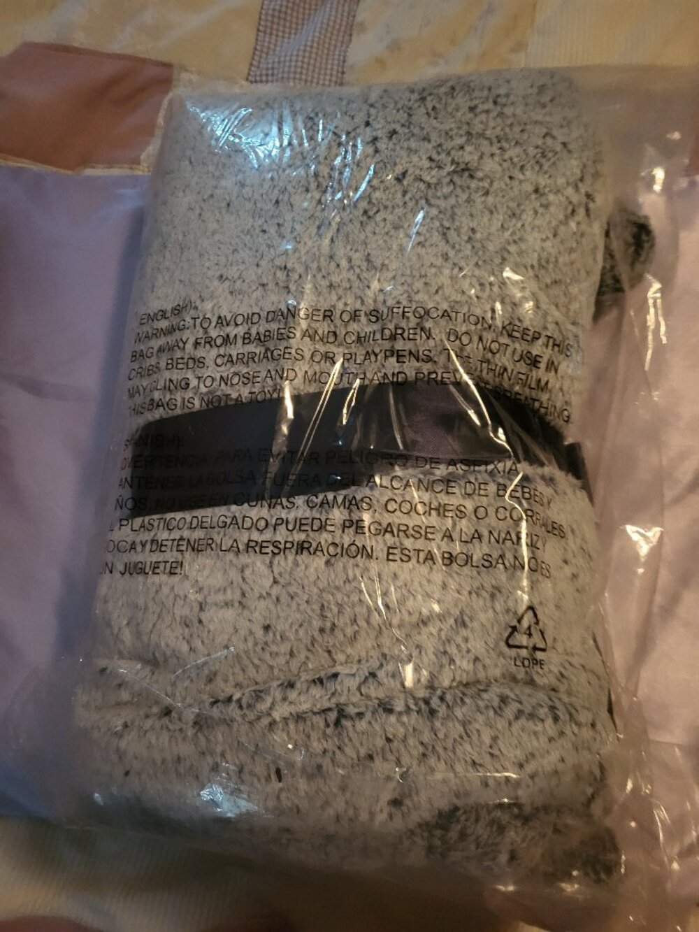 NWT Plush Gray Flecked Throw Blanket – Ultra Soft Warm Cozy Accent
